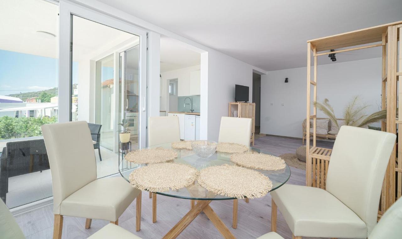 Vila Regina Apartment Regina With Swimming Pool Jezera Zewnętrze zdjęcie