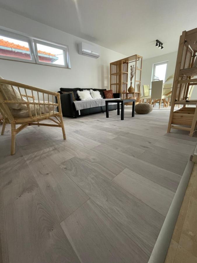 Vila Regina Apartment Regina With Swimming Pool Jezera Zewnętrze zdjęcie
