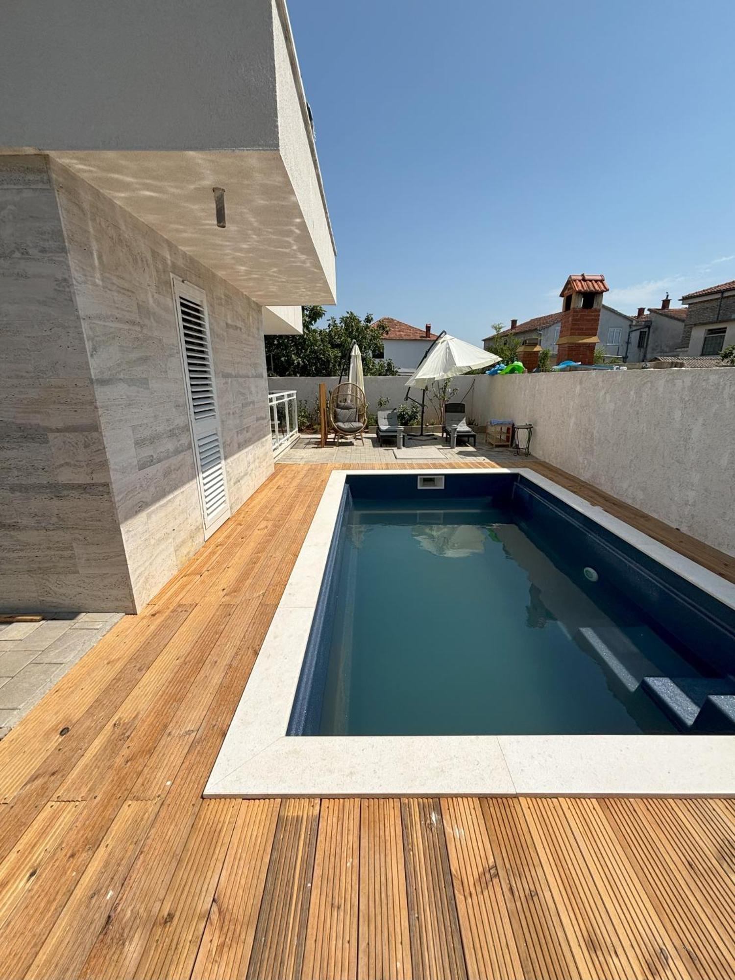 Vila Regina Apartment Regina With Swimming Pool Jezera Zewnętrze zdjęcie