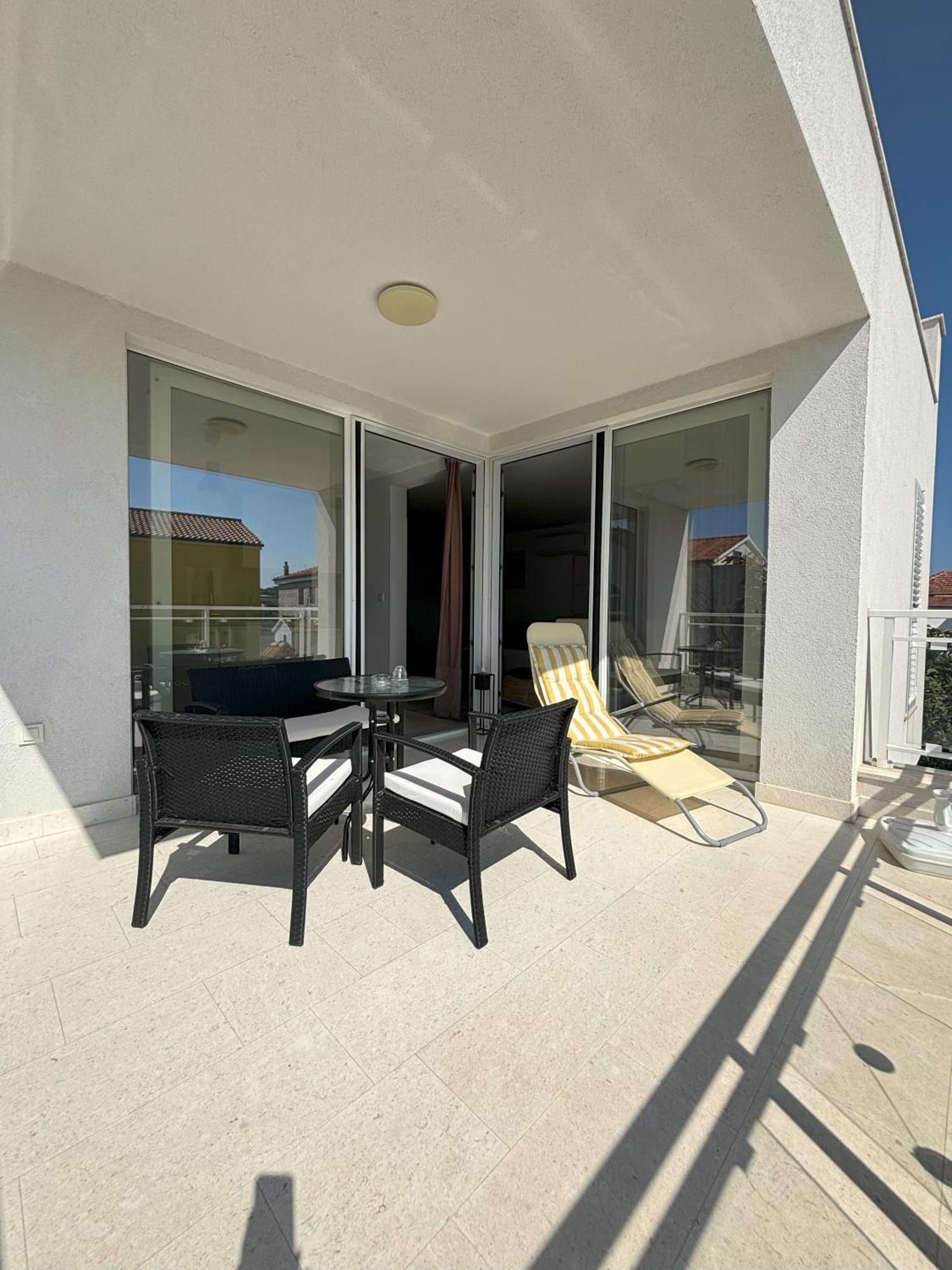 Vila Regina Apartment Regina With Swimming Pool Jezera Zewnętrze zdjęcie